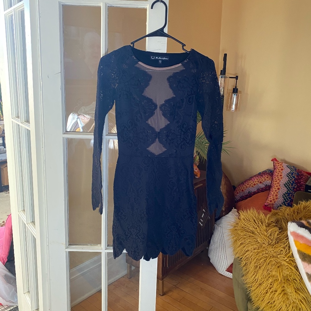 FOR LOVE AND LEMONS BLACK KEYHOLE FRONT MINI DRESS